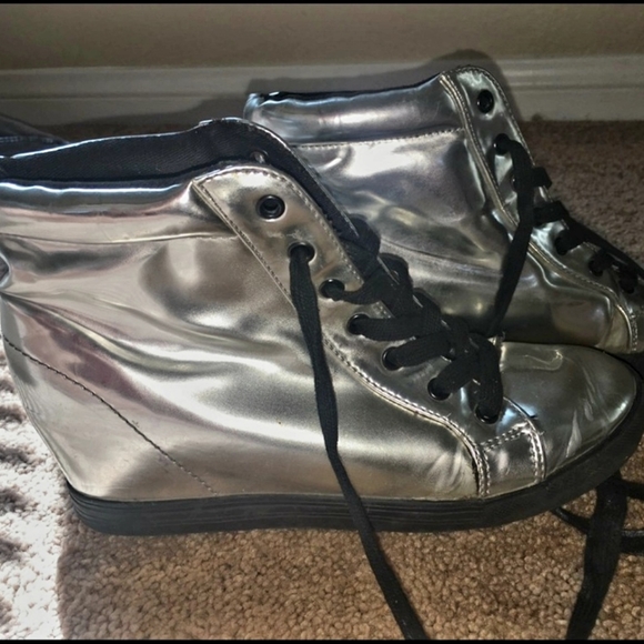 Silver Metallic platform hidden wedge sneakers for women - Picture 2 of 4